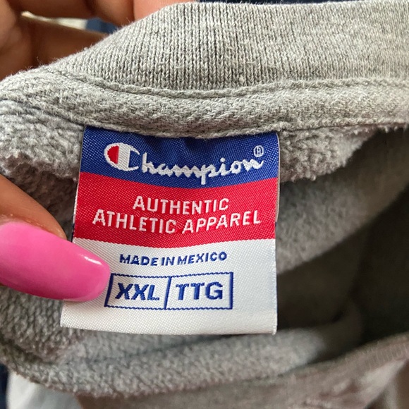 Champion Sweatshirt - Picture 7 of 7